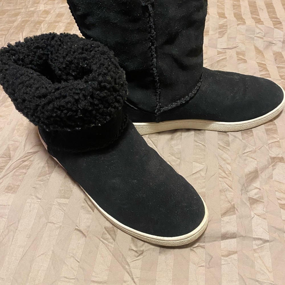 Cozy Black Ugg Women's Boots